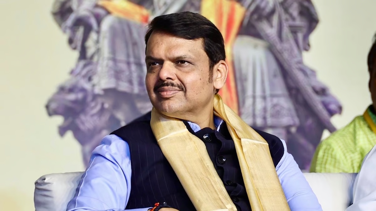 देवाभाऊने केला शेतकऱ्यांवरील भार कमी; फक्त १ रुपयात पीक विमा!