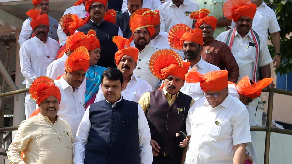 मराठा आरक्षण विधेयक एकमताने मंजूर