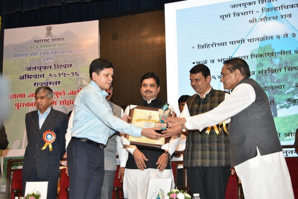जलसंधारण उपक्रमात योगदान देणाऱ्या पत्रकारांना पुरस्कार