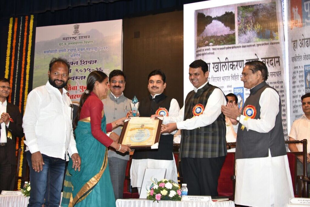 जलसंधारण उपक्रमात योगदान देणाऱ्या पत्रकारांना पुरस्कार