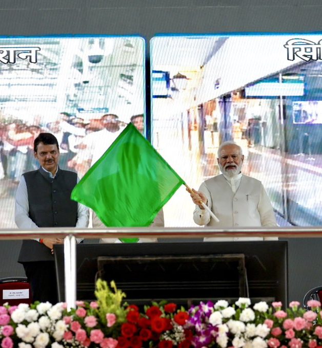 narendra modi green flag to pune metro